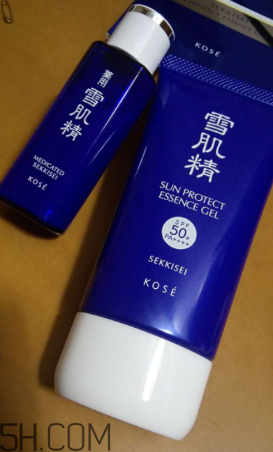雪肌精防曬啫喱是化學(xué)防曬嗎？有刺激嗎？