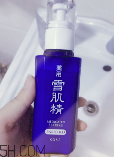 雪肌精盈潤乳液適合油皮嗎？適合夏季嗎？