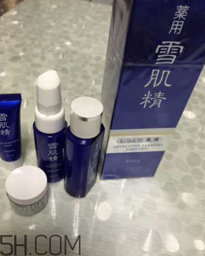雪肌精盈潤乳液適合油皮嗎？適合夏季嗎？