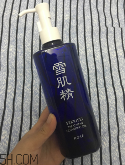 雪肌精卸妝油糊眼睛嗎？雪肌精卸妝油悶痘嗎？