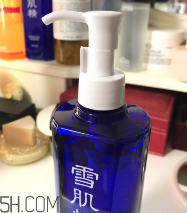 雪肌精卸妝油糊眼睛嗎？雪肌精卸妝油悶痘嗎？