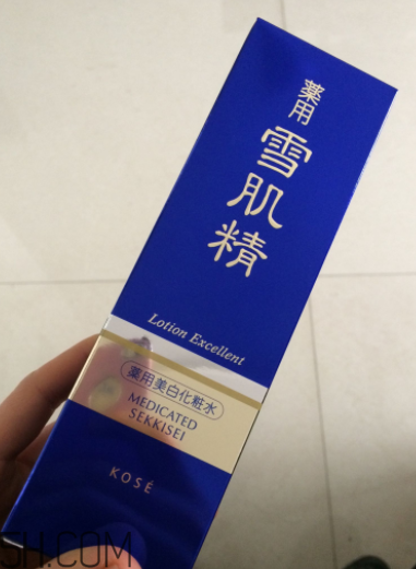 雪肌精優(yōu)純菁華水是爽膚水嗎？有什么功效？