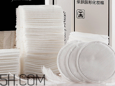化妝棉卸妝時候要打濕嗎？使用化妝棉卸妝要注意什么？
