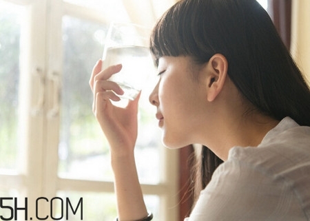 女性初潮一般多少歲？女性初潮年齡如何預測？