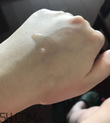 片仔癀珍珠亮膚水適合油皮嗎？適合夏季嗎？