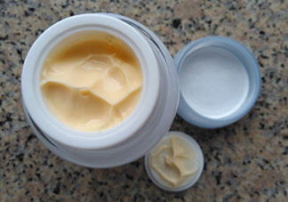 片仔癀珍珠膏白天能用嗎？會不會變黑？