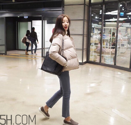 羽絨服怎么穿不顯胖？冬季好看的女裝羽絨服時尚搭配