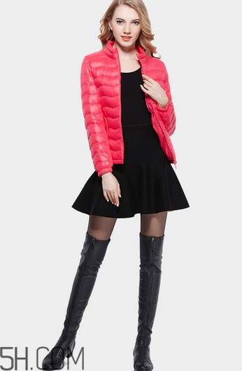 女裝羽絨服怎么保養(yǎng)？輕薄羽絨服怎么搭配？