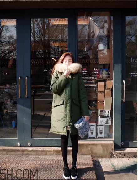 羽絨服怎么穿不顯胖？冬季好看的女裝羽絨服時尚搭配