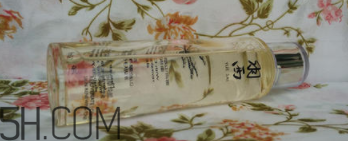 羽西蟲草新肌水有什么功效？適合什么膚質(zhì)？