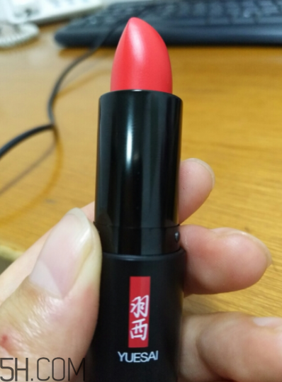 羽西蟲草口紅滋潤(rùn)嗎？哪個(gè)色號(hào)適合秋冬？