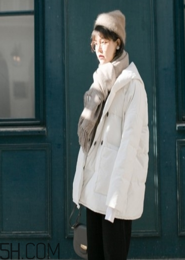 羽絨服搭配什么褲子好看？羽絨服搭配推薦