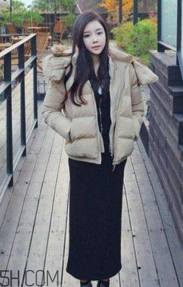羽絨服搭配什么褲子好看？羽絨服搭配推薦