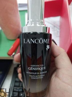 肌底液和精華有什么區(qū)別？蘭蔻小黑瓶可以單獨用嗎？