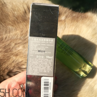 蘭蔻水光瓶后續(xù)要疊加面霜嗎？可以和精華疊加嗎？