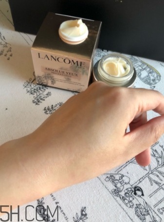 蘭蔻菁純眼霜與小黑瓶眼霜有什么區(qū)別？哪個(gè)好用？