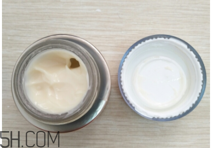 蘭蔻菁純眼霜與小黑瓶眼霜有什么區(qū)別？哪個(gè)好用？