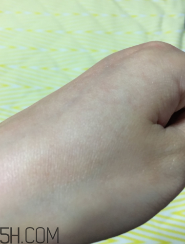 蘭蔻美膚修護(hù)精華乳有刺激嗎？適合敏感肌嗎？
