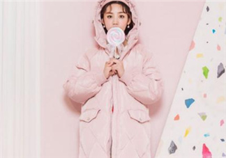 粉色羽絨服配什么鞋子？粉色羽絨服搭配鞋子圖片