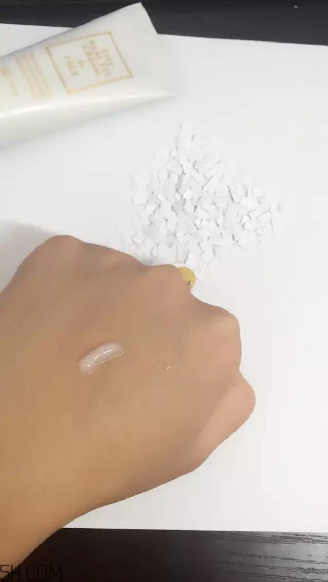 眼霜需要早晚都用嗎？ahc第五代眼霜效果怎么樣？
