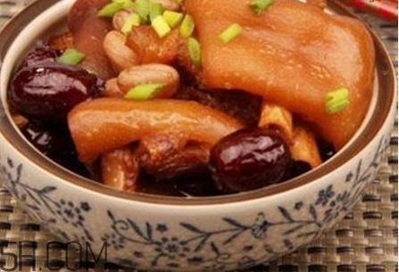 女性產(chǎn)后胸部松弛吃什么好？產(chǎn)后乳房變形如何保健？