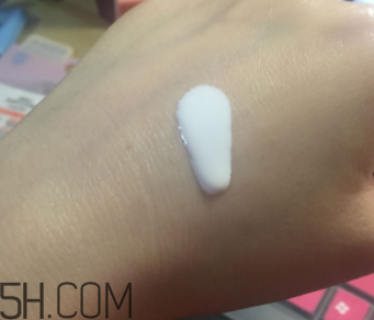 娥佩蘭防曬霜是物理防曬還是化學(xué)防曬？油不油？