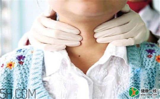 甲狀腺腫大和甲亢的區(qū)別有哪些？甲狀腺腫大適合吃什么食物？