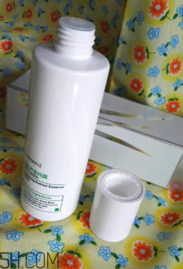 瓷肌蘆薈純露是爽膚水嗎？瓷肌蘆薈純露是乳液嗎？