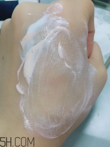 瓷肌晶透雪肌潔面乳可以卸妝嗎？清潔力如何？