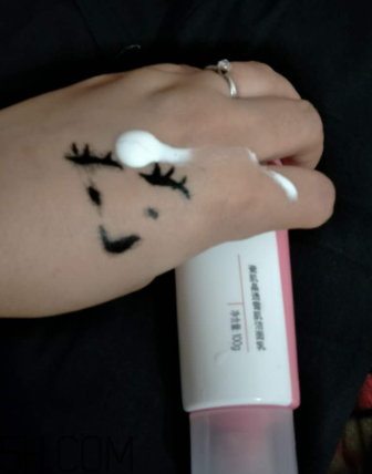 瓷肌晶透雪肌潔面乳可以卸妝嗎？清潔力如何？