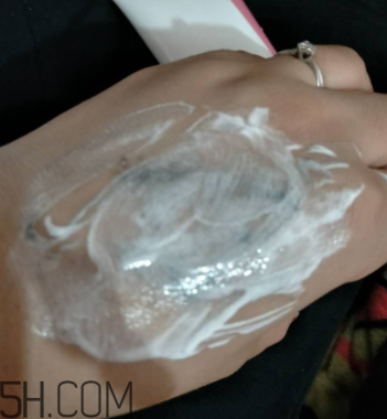 瓷肌晶透雪肌潔面乳可以卸妝嗎？清潔力如何？