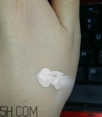 瓷肌礦物CC霜油不油？瓷肌礦物CC霜適合什么膚質(zhì)？