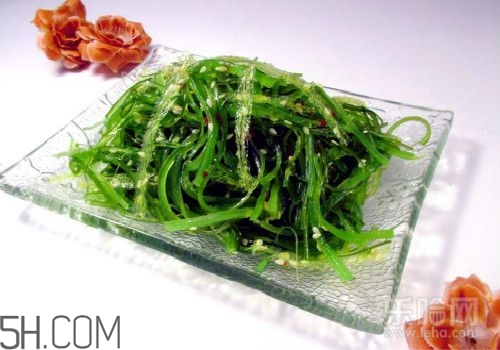 甲狀腺腫大和甲亢的區(qū)別有哪些？甲狀腺腫大適合吃什么食物？
