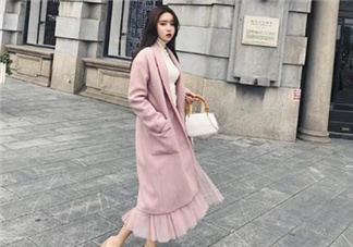 粉色大衣配什么顏色包包？粉色大衣搭配什么包？