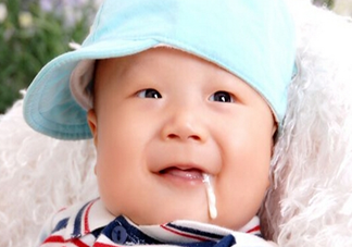 新生兒吐奶情況什么時(shí)候會(huì)沒有？寶寶吐奶了怎么辦？