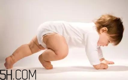 怎樣能夠訓(xùn)練嬰幼兒的肌肉？寶寶為什么總是在鬧騰？