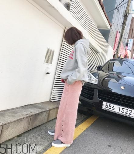 粉色褲子配什么上衣？將時尚與溫暖兼具的搭配