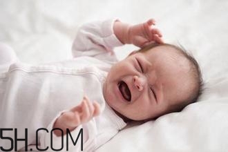 怎樣能夠訓(xùn)練嬰幼兒的肌肉？寶寶為什么總是在鬧騰？