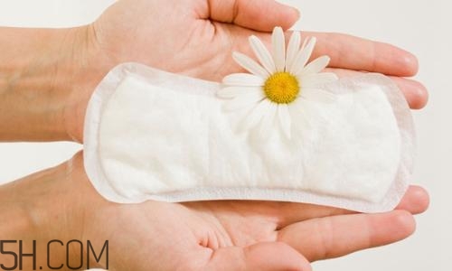 女人如何正確的使用衛(wèi)生巾？衛(wèi)生巾清涼好不好？