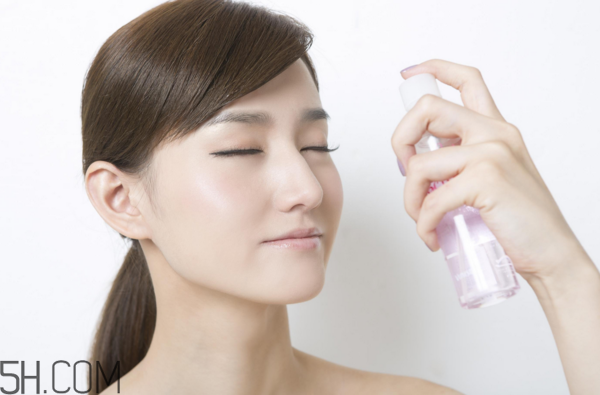 面霜什么時(shí)候用最好？保濕面霜哪個(gè)牌子好用？
