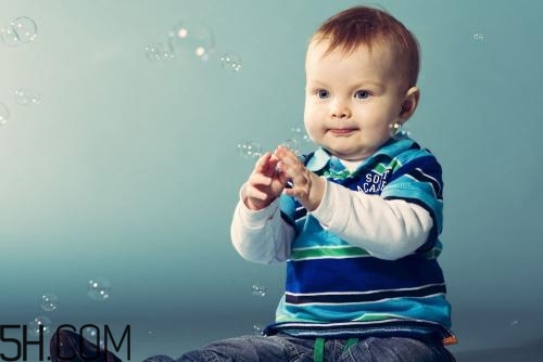 嬰幼兒各項(xiàng)能力發(fā)育都在什么時(shí)候？3大發(fā)育指標(biāo)