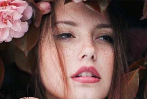 中年女性長(zhǎng)斑怎么辦？深究長(zhǎng)斑原因