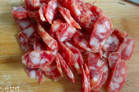 臘腸和香腸有什么區(qū)別？臘腸香腸概念不同