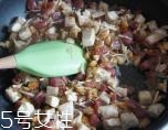 臘腸在蒸之前要泡水嗎？吃臘腸兩步走