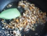 臘腸在蒸之前要泡水嗎？吃臘腸兩步走