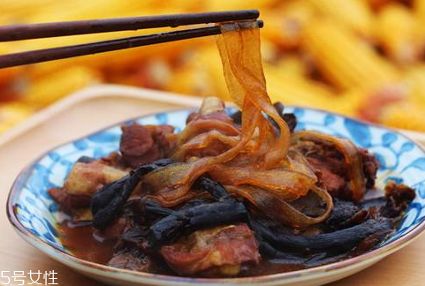 野生榛蘑怎么吃 燉肘子好吃又營(yíng)養(yǎng)
