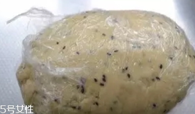 ?炸麻葉用什么水和面？面粉還是淀粉還是木薯粉