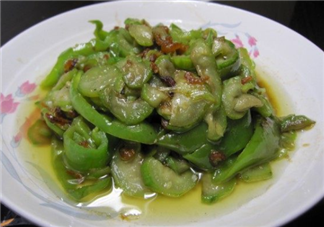 絲瓜的土腥味怎么去除？絲瓜切后不變色小技巧
