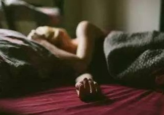 睡覺時(shí)為什么突然發(fā)抖？原來是一種病