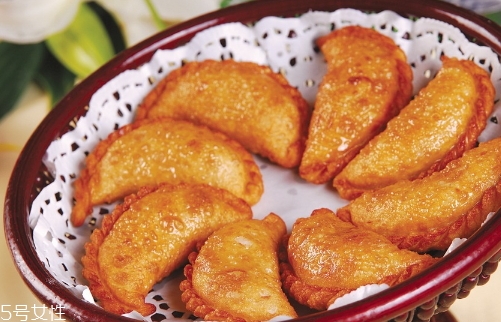 油角的皮要怎樣才松脆？關(guān)鍵看火候和時間